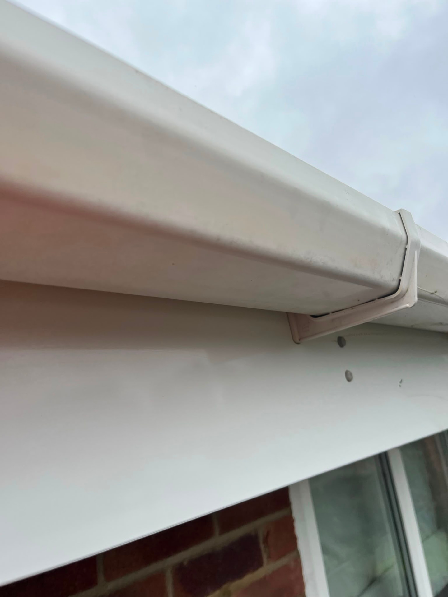 Same gutter and fascia cleaned back to white